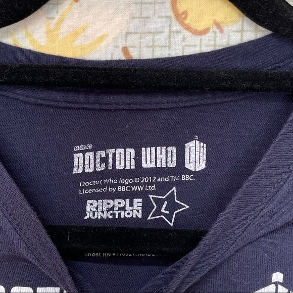 Doctor Who Tardis Tee - Picture 5 of 6